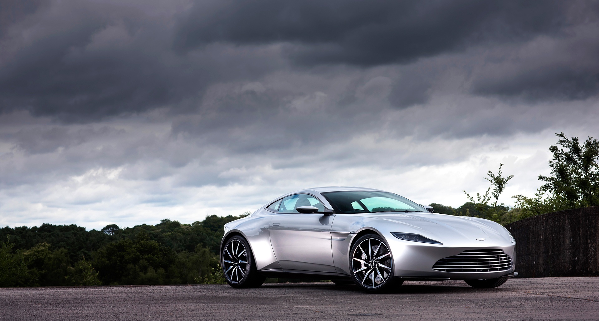 aston-martin-db10_03.jpg