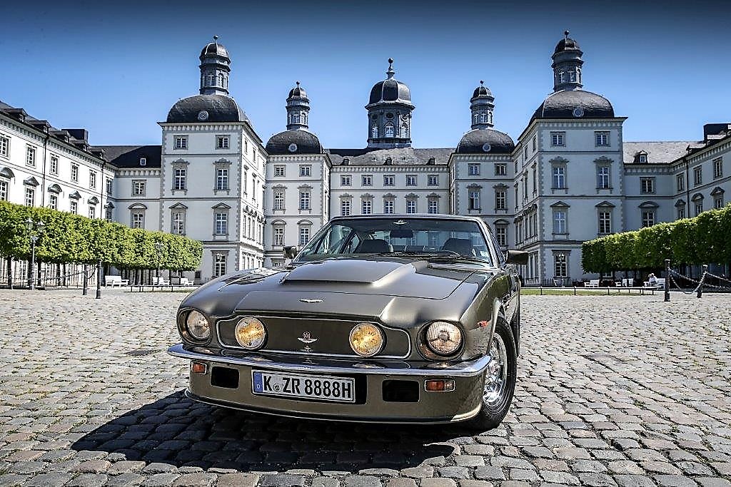 Aston Martin V8 Vantage (oscar india) Schloss Bensberg.jpg