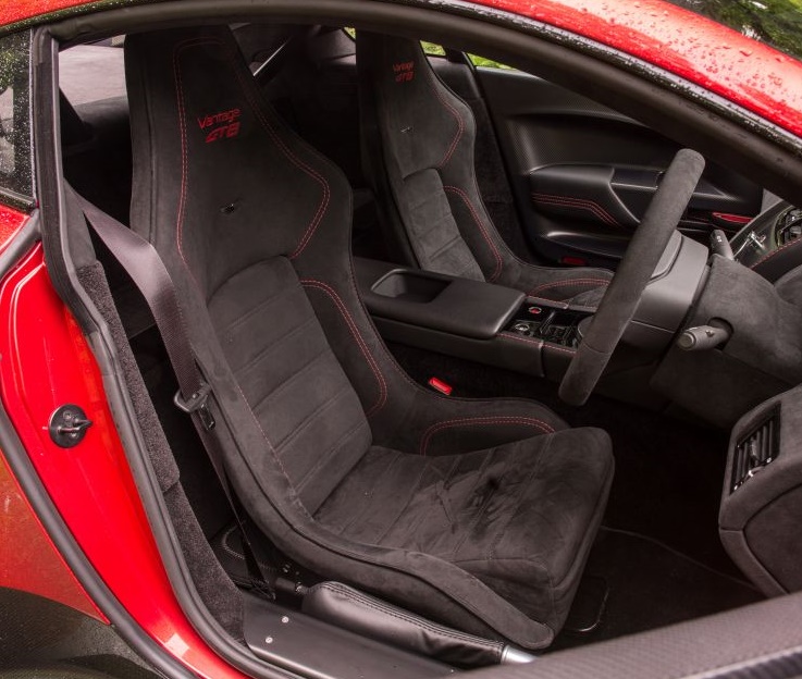 Lightweight Seat GT8 red.jpg