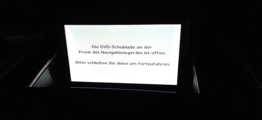 Nach dem Einlegen der Update-DVD und Schließen der Klappe startet der Update-Vorgang